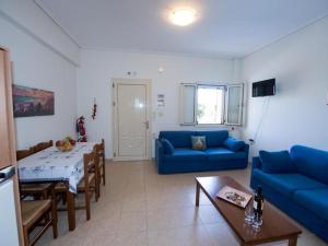 Posezení v ubytování 8 Furnished Apartments in Stoupa for Rent.