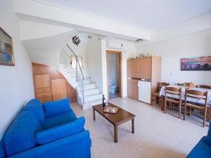 Kuchyň nebo kuchyňský kout v ubytování 8 Furnished Apartments in Stoupa for Rent.