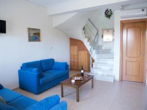 Posezení v ubytování 8 Furnished Apartments in Stoupa for Rent.