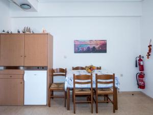 Kuchyň nebo kuchyňský kout v ubytování 8 Furnished Apartments in Stoupa for Rent.