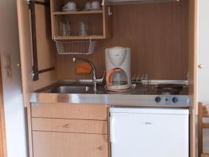 Kuchyň nebo kuchyňský kout v ubytování 8 Furnished Apartments in Stoupa for Rent.