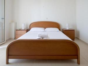 Postel nebo postele na pokoji v ubytování 8 Furnished Apartments in Stoupa for Rent.