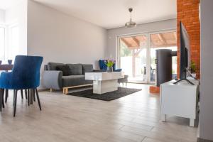a living room with a couch and a table at STANLEJÓWKA in Swornegacie