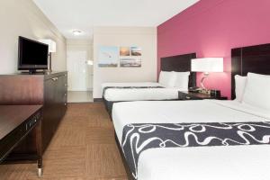 Gallery image of La Quinta by Wyndham Winnie in Winnie +22 photos