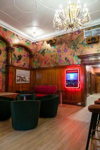 TV a/nebo společenská místnost v ubytování Auberge Jeunesse QBEDS Hostel