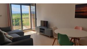 A seating area at Joiebre