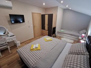 Postel nebo postele na pokoji v ubytování Apartman Božur ****