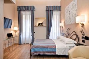 a bedroom with a bed and a cat sitting on a shelf at Luxury Ripetta 2 in Rome