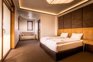 Un pat sau paturi într-o cameră la Tihiat Kut Complex