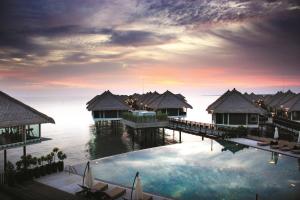 Swimming pool sa o malapit sa Avani Sepang Goldcoast Resort