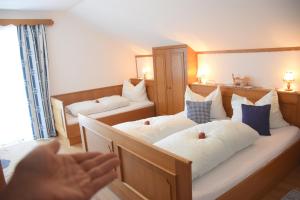 Ένα ή περισσότερα κρεβάτια σε δωμάτιο στο Haus Mortna