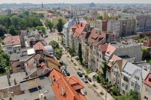 widok miasta z lotu ptaka z budynkami w obiekcie Apartament - Nowoczesny i Stylowy w Bydgoszczy