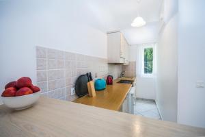 Kuchyň nebo kuchyňský kout v ubytování Irini Apartments and Studios + 24 fotografií