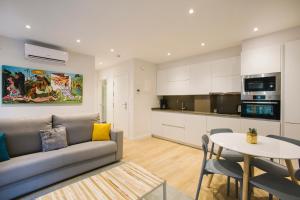 Kuchyňa alebo kuchynka v ubytovaní Apartamentos San Marcial 28