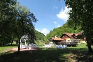 a wedding venue with white chairs and a building at Guesthouse Villa Zelenjak Ventek in Kumrovec