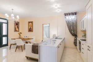 a kitchen and living room with a table and chairs at Faidra Luxury Apartment in Flóka