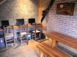 a kitchen with wooden tables and wooden chairs at Periko´s Youth Hostel in San Carlos de Bariloche