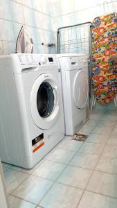 Zdjęcie z galerii obiektu Aranyeső Apartmanházak No.1 w mieście Balatonalmádi