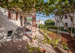 Ogród w obiekcie Apartmani Dragica