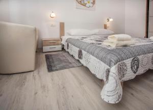 Łóżko lub łóżka w pokoju w obiekcie Apartmani Dragica