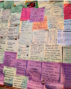 a pile of sticky notes with writing on them at B&B Il Rifugio in Bastia Umbra