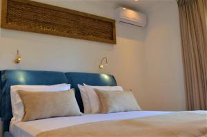 Postel nebo postele na pokoji v ubytování Pagiatakis Suites