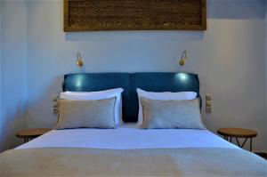 Postel nebo postele na pokoji v ubytování Pagiatakis Suites