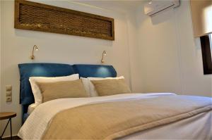 Postel nebo postele na pokoji v ubytování Pagiatakis Suites
