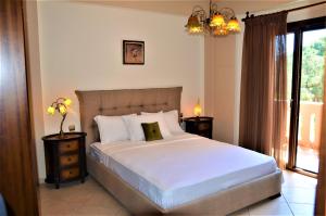 מיטה או מיטות בחדר ב-Pagiatakis Suites