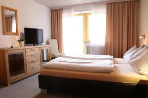 Postel nebo postele na pokoji v ubytování Haus Talblick
