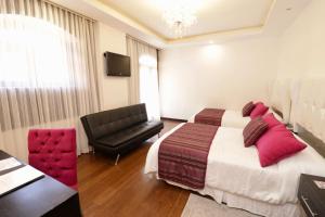 TV a/nebo společenská místnost v ubytování Sangay Spa Hotel