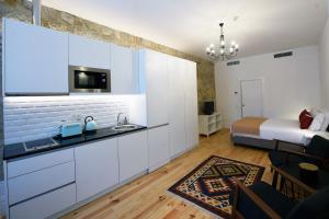 A kitchen or kitchenette at Trendy Flats Fontainhas