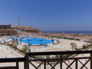 The swimming pool at or close to بورتو السخنه الكاربيان العاب مائيه - عائلات فقط
