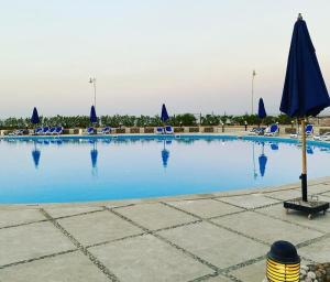 The swimming pool at or close to بورتو السخنه الكاربيان العاب مائيه - عائلات فقط