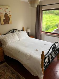 Rúm í herbergi á Elm Brook B&B