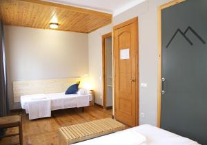 Posteľ alebo postele v izbe v ubytovaní Hostal Fonda Prat