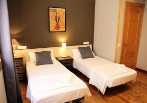 Posteľ alebo postele v izbe v ubytovaní Hostal Fonda Prat