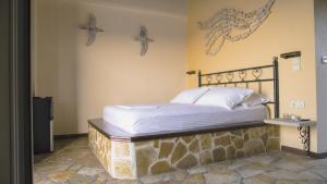 Postel nebo postele na pokoji v ubytování Margina Residence Hotel