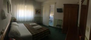 Postel nebo postele na pokoji v ubytování Hotel Astoria