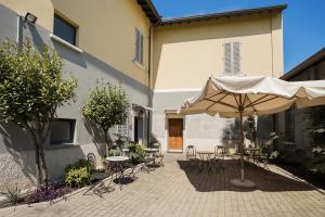 A garden outside Hotel Amico