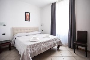 A bed or beds in a room at Hotel Amico