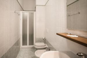 A bathroom at Hotel Amico