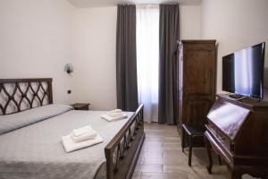 A bed or beds in a room at Hotel Amico