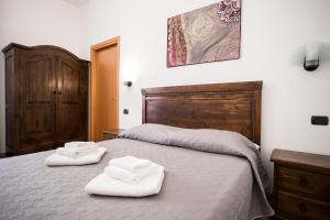 A bed or beds in a room at Hotel Amico