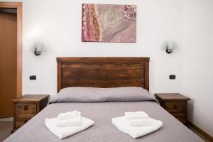 A bed or beds in a room at Hotel Amico