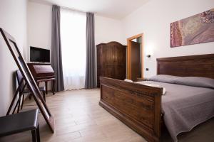 A bed or beds in a room at Hotel Amico
