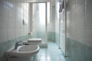 A bathroom at Hotel Amico