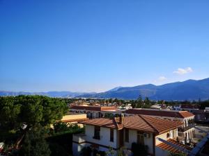 En generel udsigt til bjerge eller udsigt til bjerge taget fra feriehuset