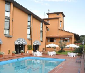 Bazén v ubytování Hotel Hermitage nebo v jeho okolí