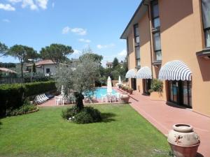Bazén v ubytování Hotel Hermitage nebo v jeho okolí